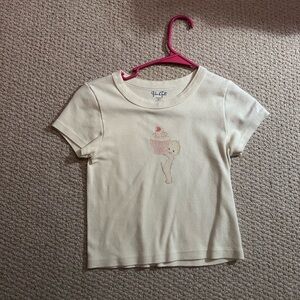 Brandy Melville adorable white t-shirt with a cupcake